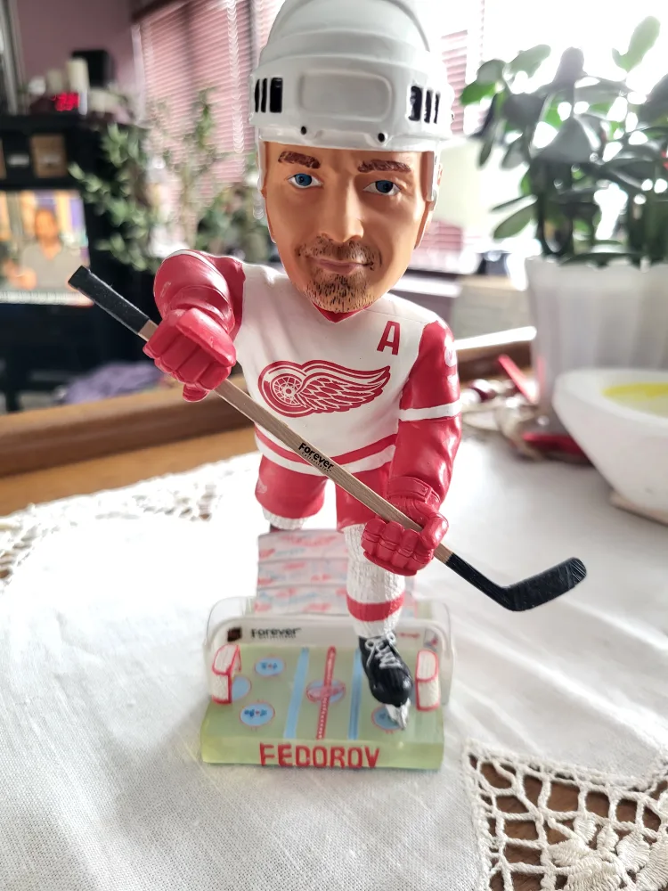Limited Edition Sergei Fedorov Detroit Red Wings Bobblehead image indicator(3)