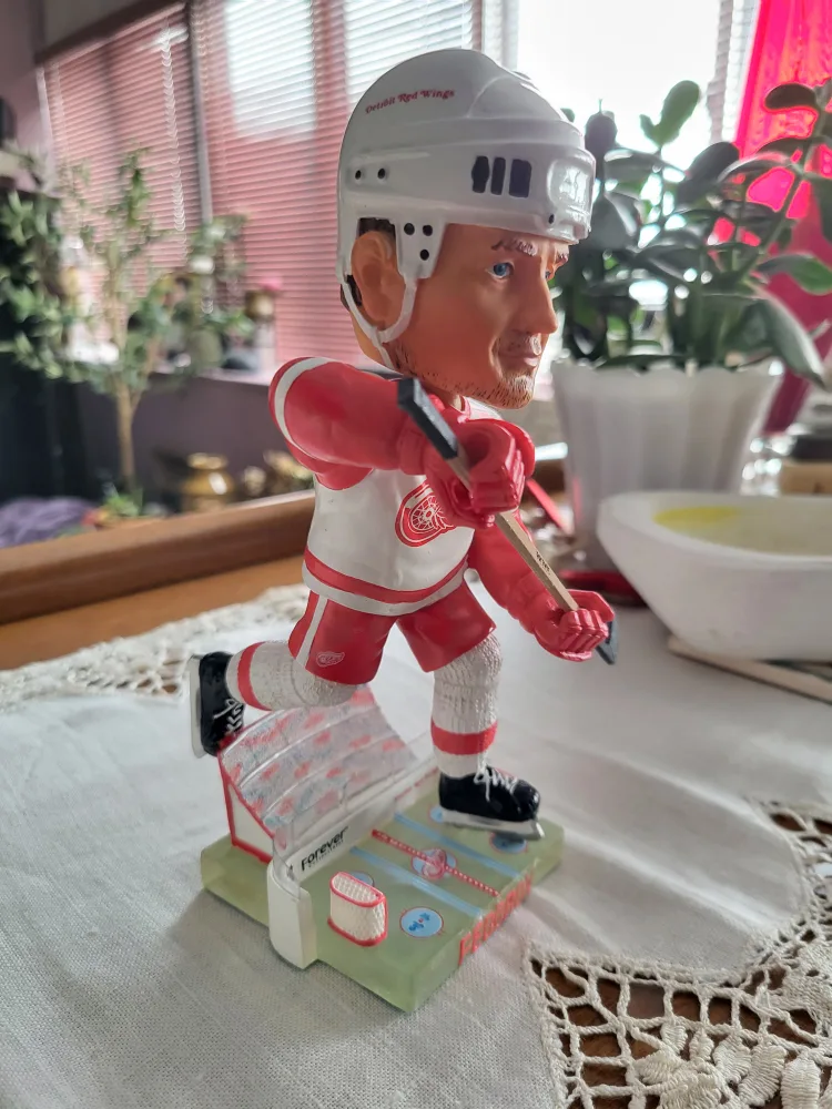 Limited Edition Sergei Fedorov Detroit Red Wings Bobblehead image indicator(4)