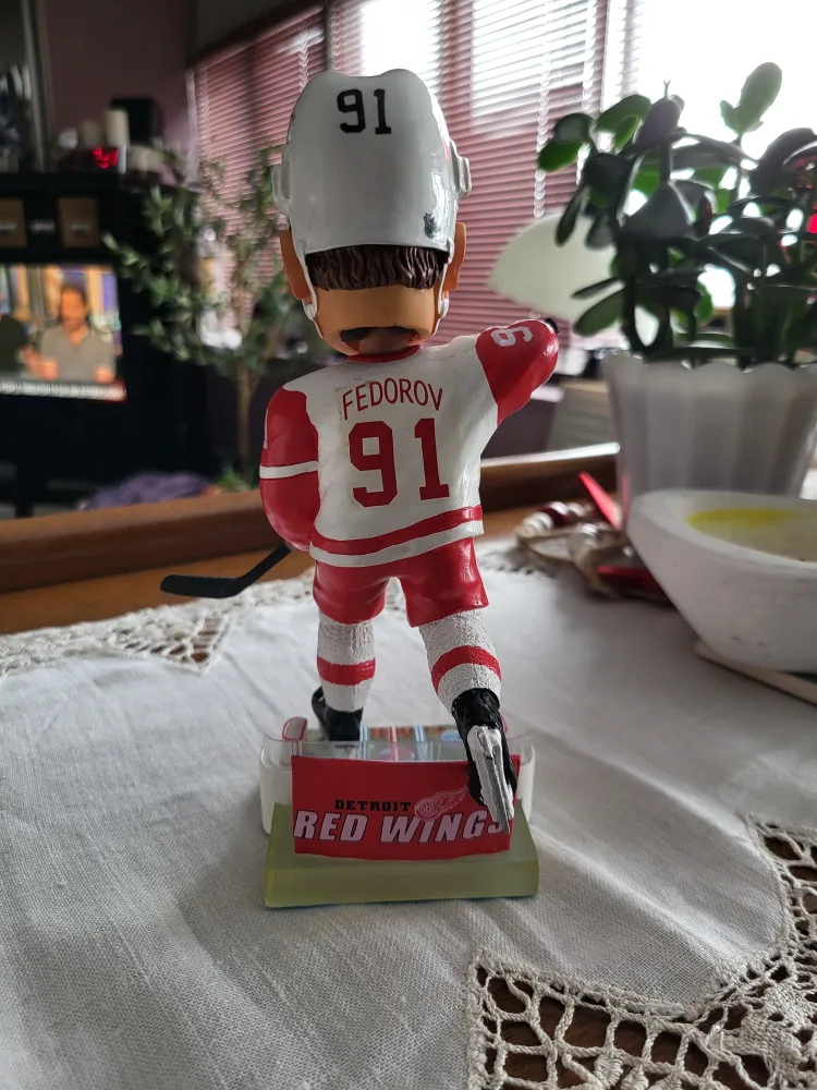 Limited Edition Sergei Fedorov Detroit Red Wings Bobblehead image indicator(5)