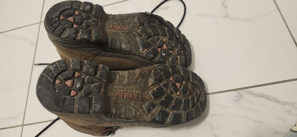 Campline Hiking Boots - Size US 7.5 - photo 3