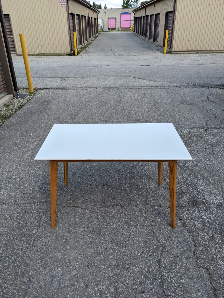 White Table with Wooden Legs - photo 4