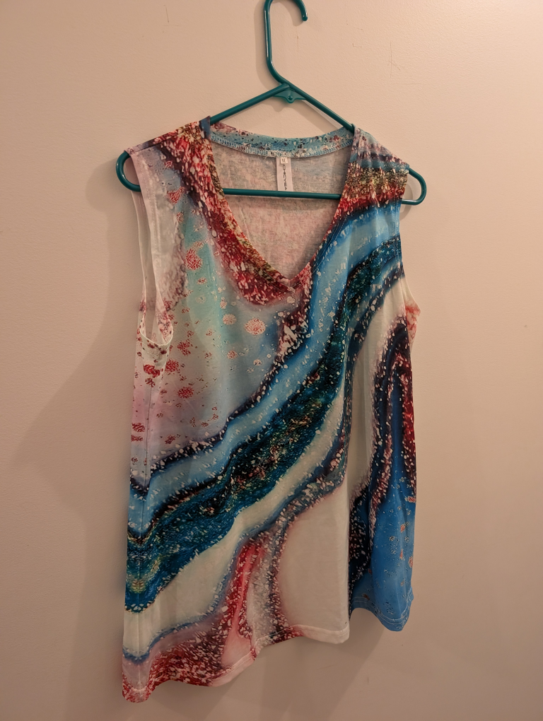 Women's sleeveless agate print top