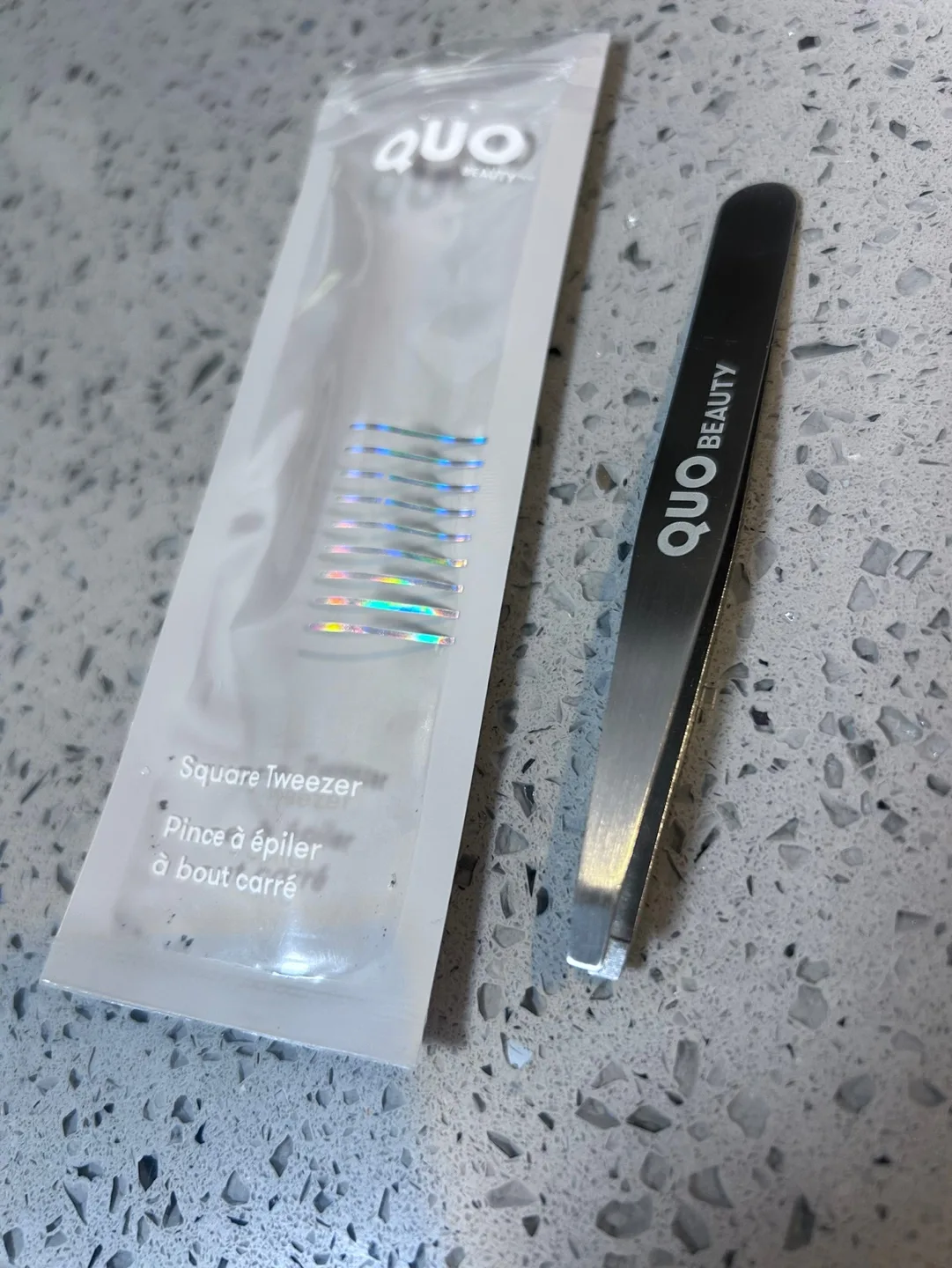 Quo Beauty Square Tweezers thumbnail
