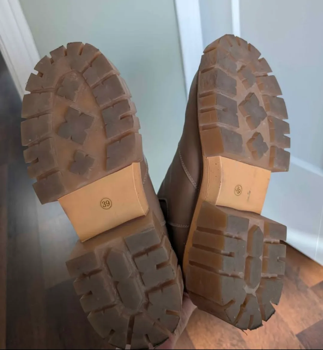 Women's Beige Chunky Chelsea Boots Size 7.5 image indicator(2)