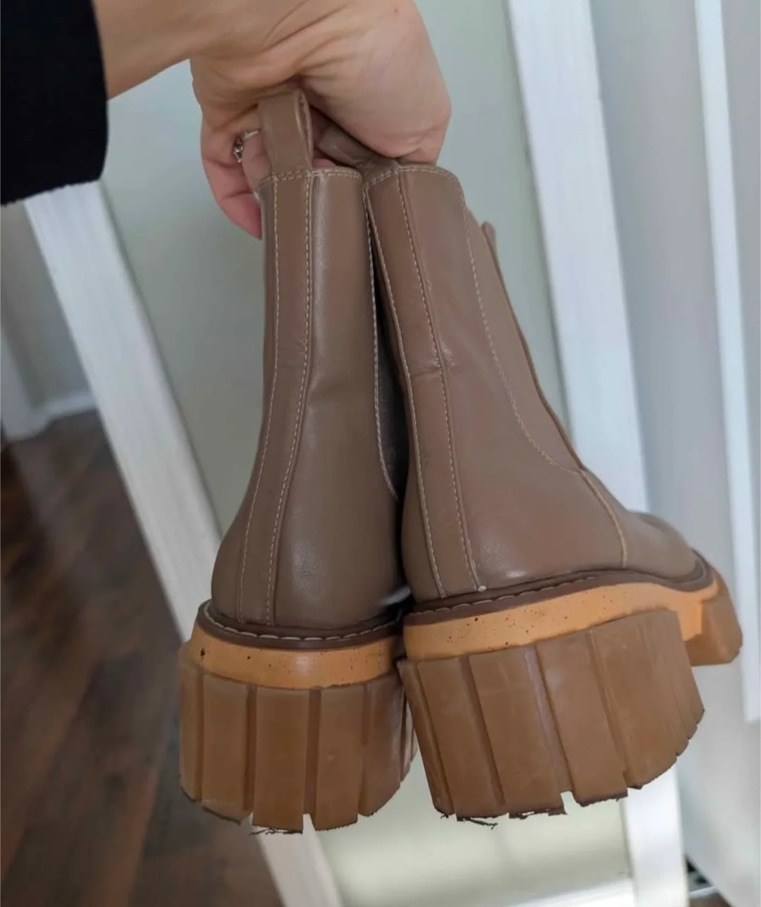 Women's Beige Chunky Chelsea Boots Size 7.5 image indicator(3)