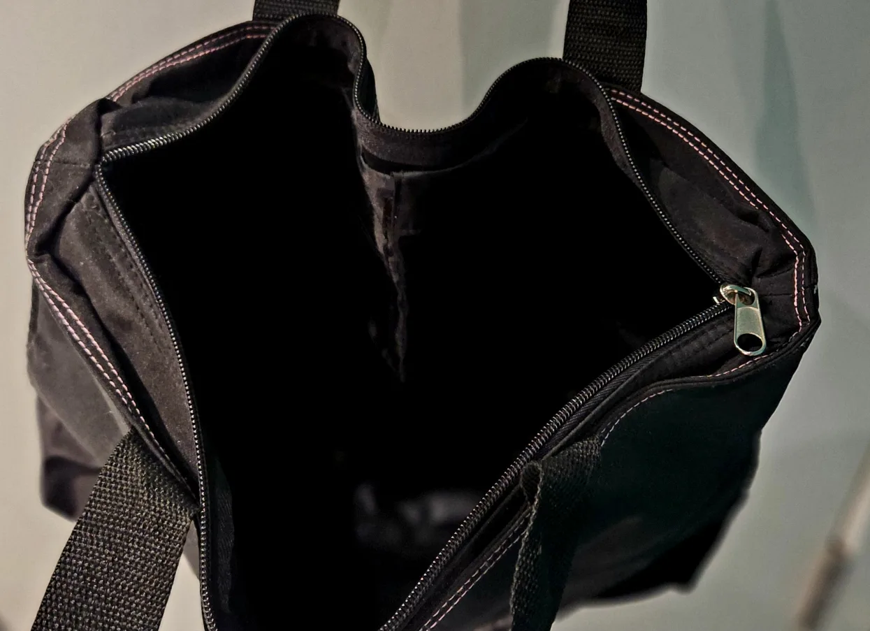 La Vie en Rose Black Tote Bag image indicator(8)