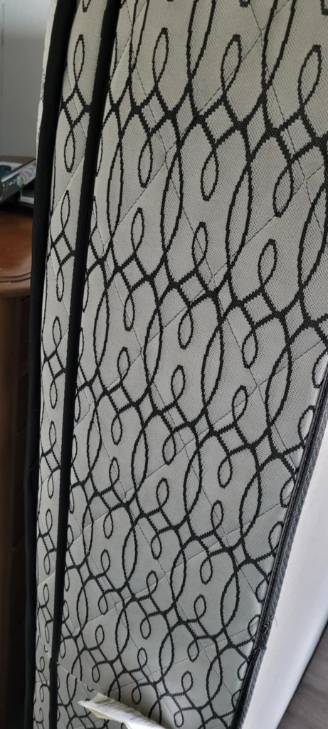Sealy Posturepedic Mattress - photo 3