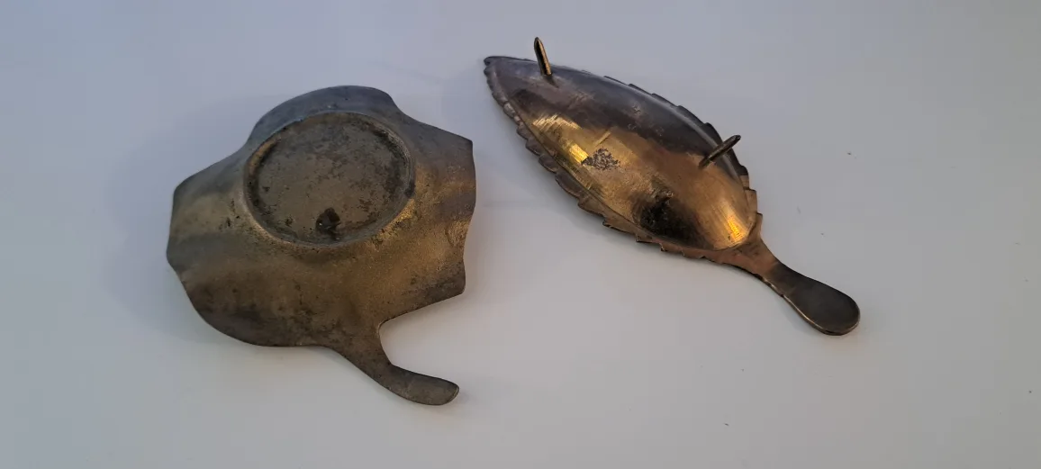 Vintage Brass and Copper Leaf Shaped Dishes image indicator(2)
