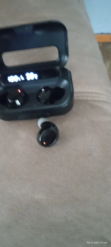 Wireless Bluetooth Earbuds with Charging Case image indicator(3)