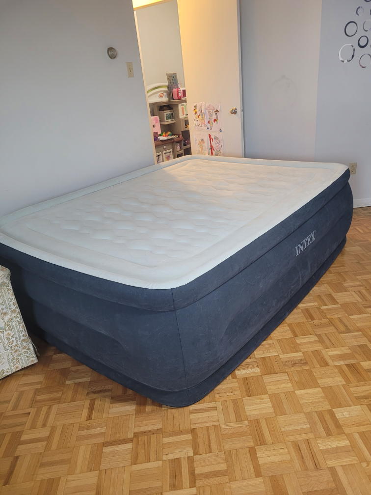 INTEX Dura-Beam Deluxe Queen Air Mattress - photo 2