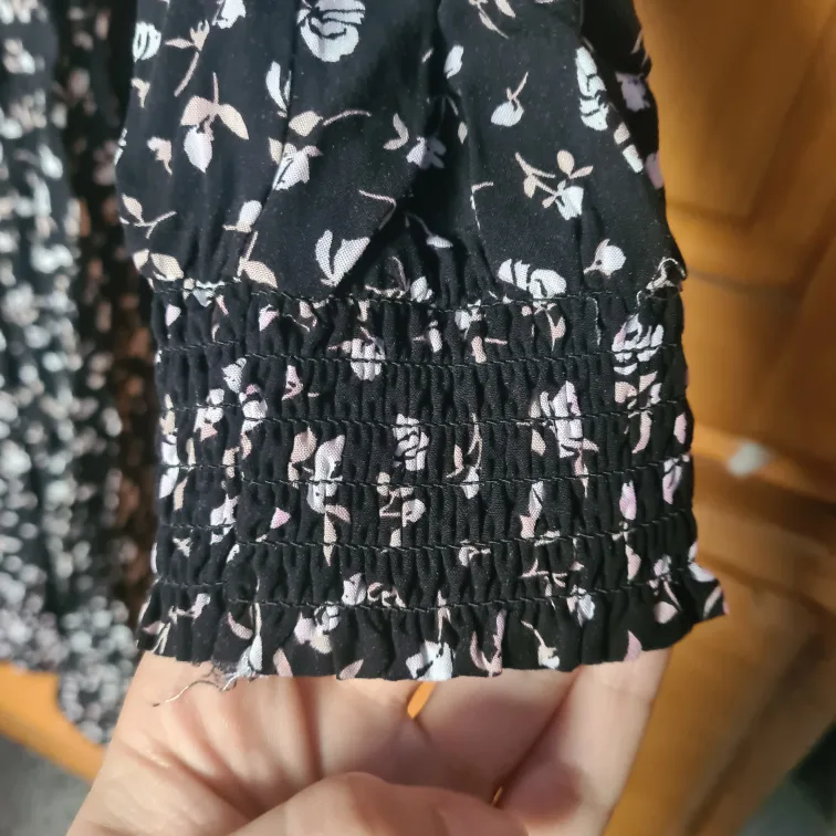🏈Garage Black Floral Dress - Size XS🏈 image indicator(5)