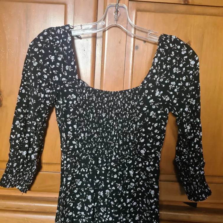 🏈Garage Black Floral Dress - Size XS🏈 image indicator(7)