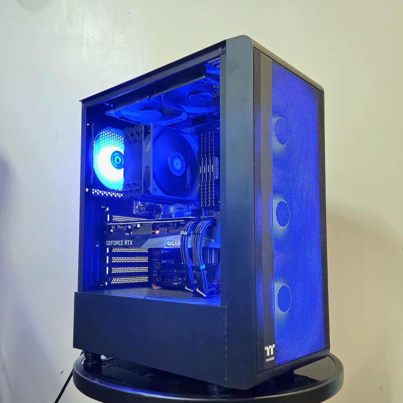 Gaming PC (RTX 3070 | Ryzen 7 5700x | 32GB RAM | 1TB NVME SSD) - photo 2
