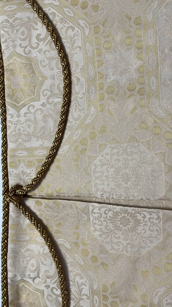 🪟 2x Elegant Beige Damask Valances with Gold Trim 🏈 image indicator(3)