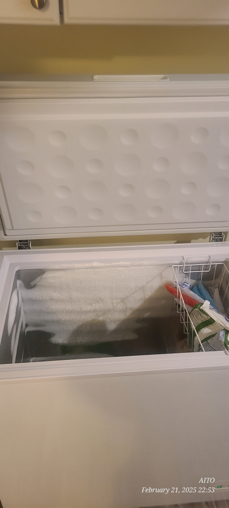 RCA 7.0 Cu Ft Chest Freezer - RFRF472-B - photo 4