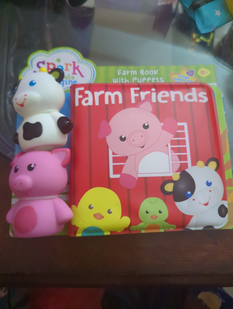 Spark Create Imagine Farm Friends Book with Puppets