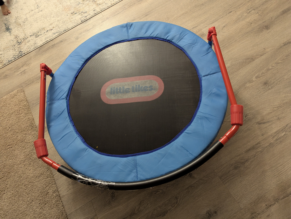 Little Tikes 3 feet indoor trampoline - photo 3