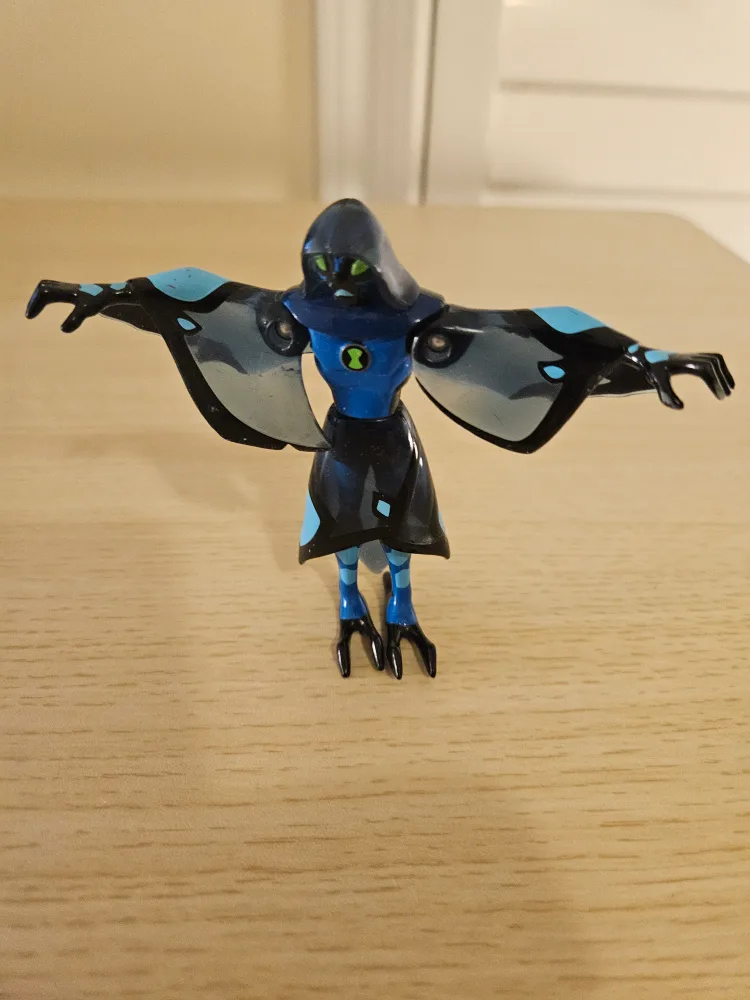 Ben 10 Ultimate Alien Big Chill Action Figure thumbnail