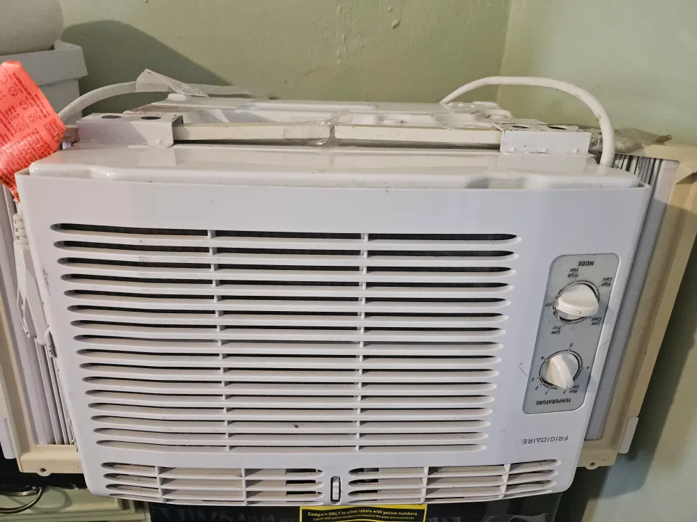 Frigidaire Window Air Conditioner Unit image indicator(2)