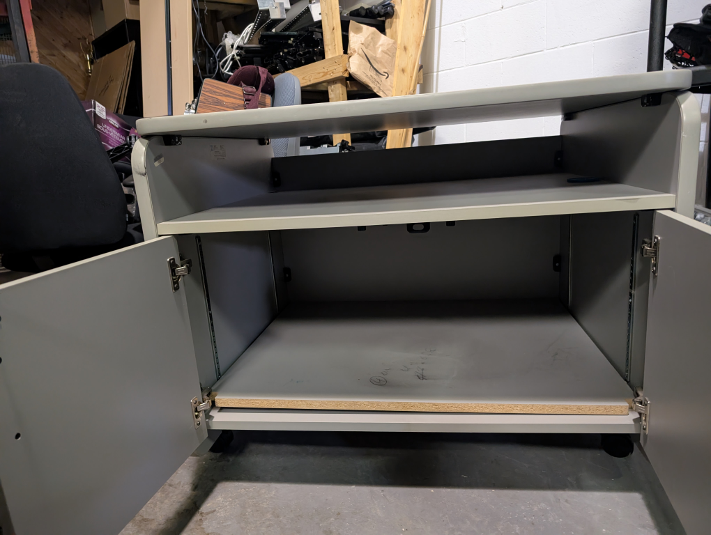 Mobile workstation with storage cabinet - photo 5