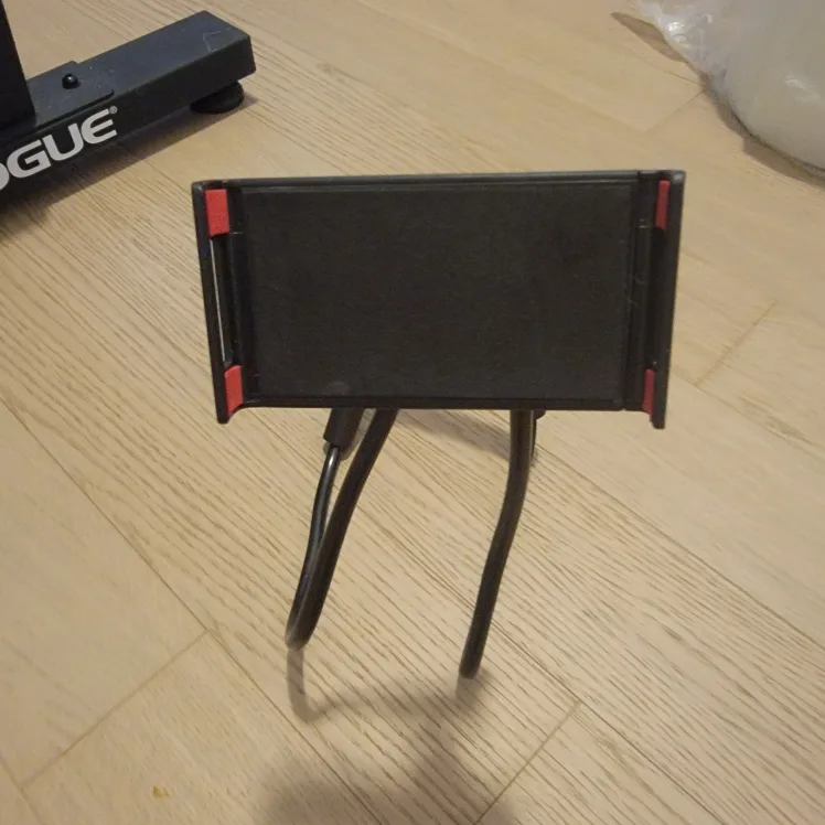 FlexLounger Adjustable Smartphone Holder image indicator(2)