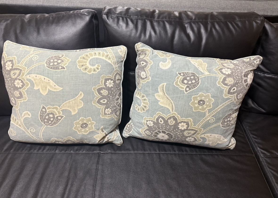 Pair of Decorative Throw Pillows - photo 2
