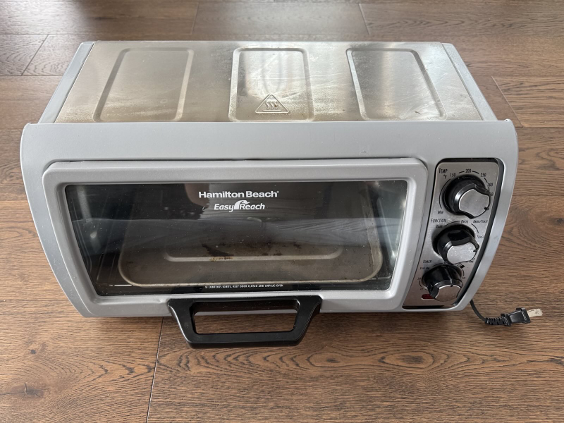 Hamilton Beach EasyReach Toaster Oven