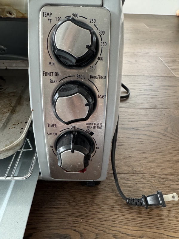 Hamilton Beach EasyReach Toaster Oven - photo 5