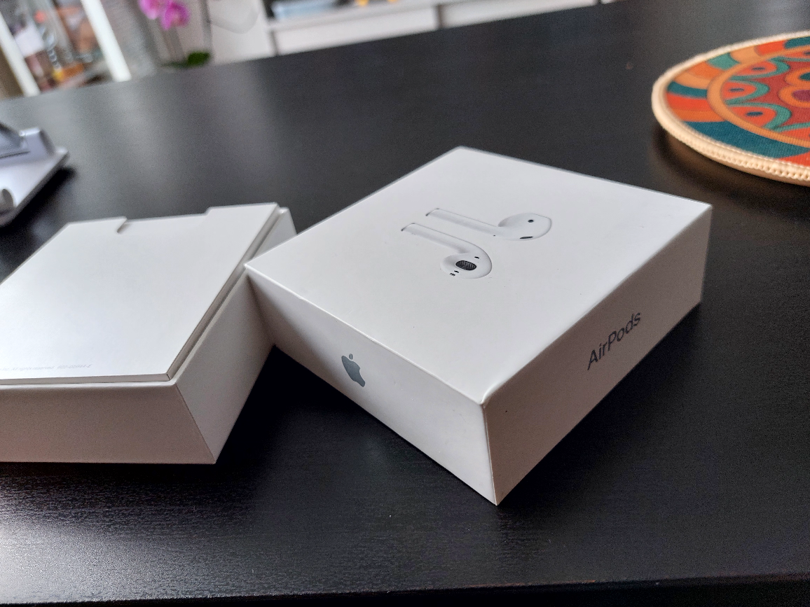 Apple AirPods 2nd Gen