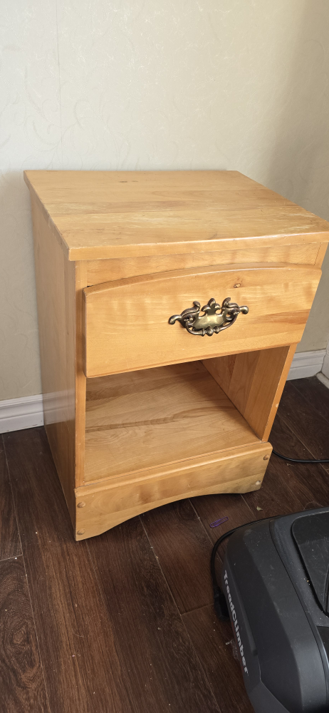 Solid Wood One-Drawer Nightstand