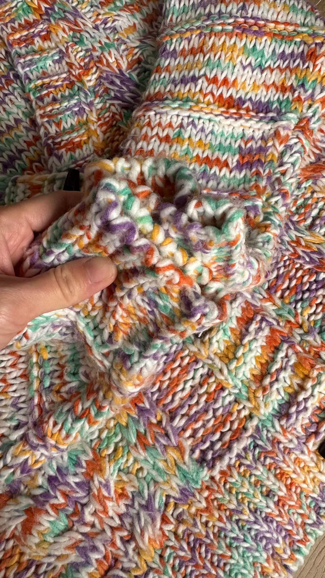 Colourful V-neck cardigan image indicator(6)