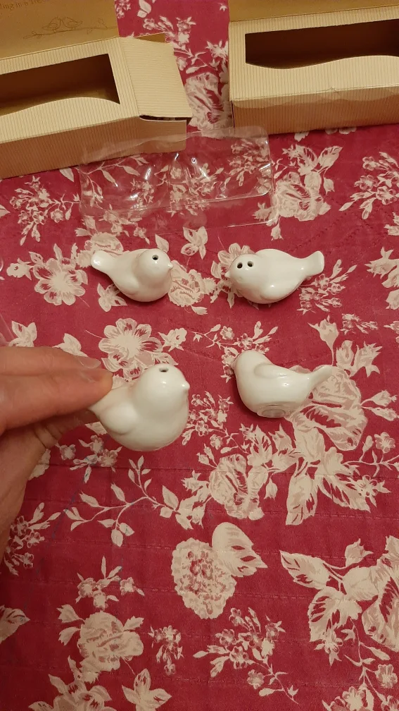 Set of 4 White Ceramic Love Birds 🐦 - Salt and Pepper Shakers image indicator(5)