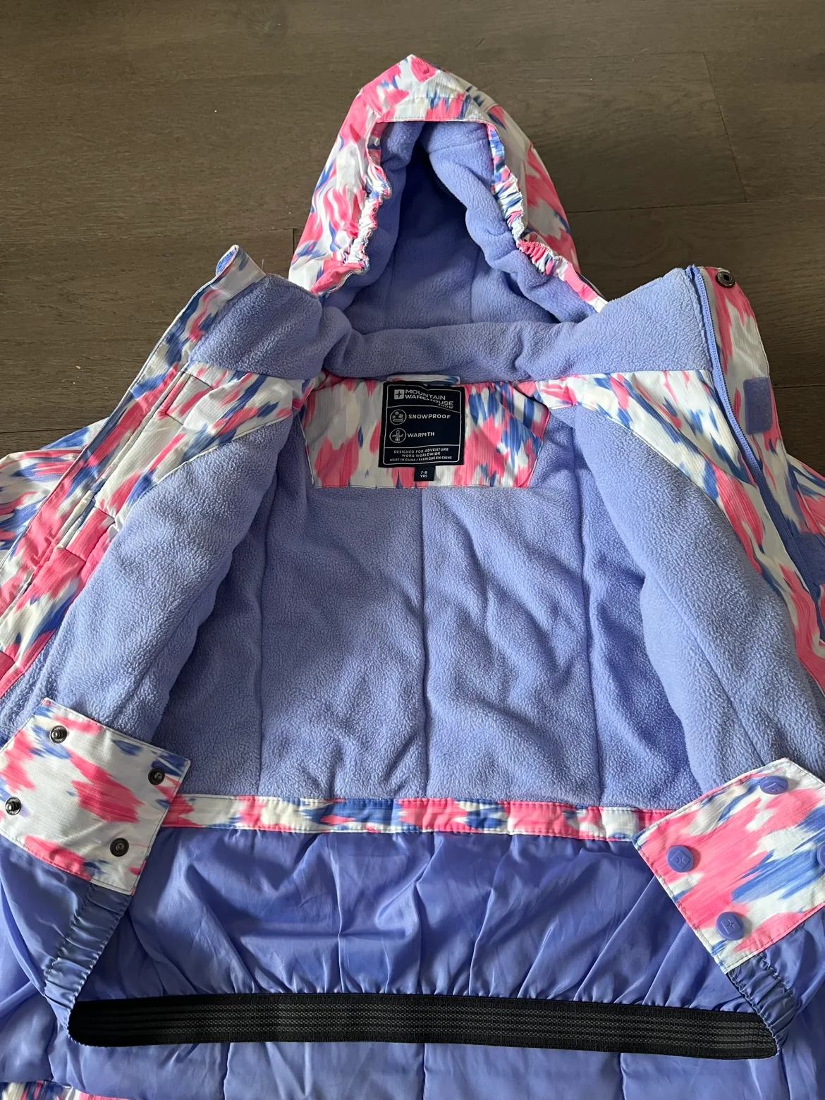 Kid’s snow jacket and pants image indicator(4)