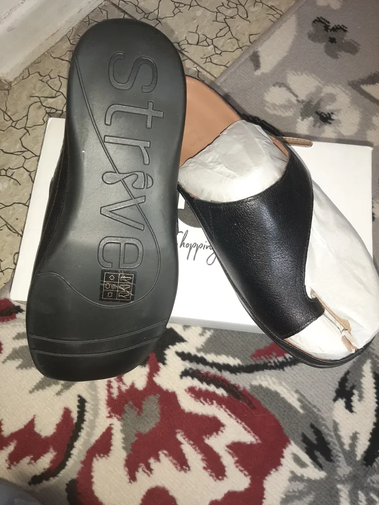 NEW Women's Strive, black leather sandal, size 9 image indicator(2)
