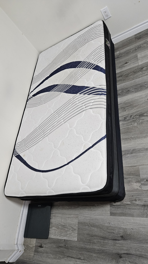Best condition  Mattress - Twin Size with box - photo 2