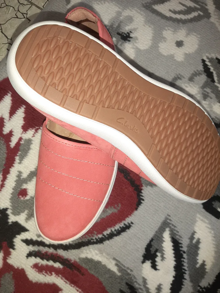 NEW Women's Clarks slip-on suede , Grenadine size 10 image indicator(2)