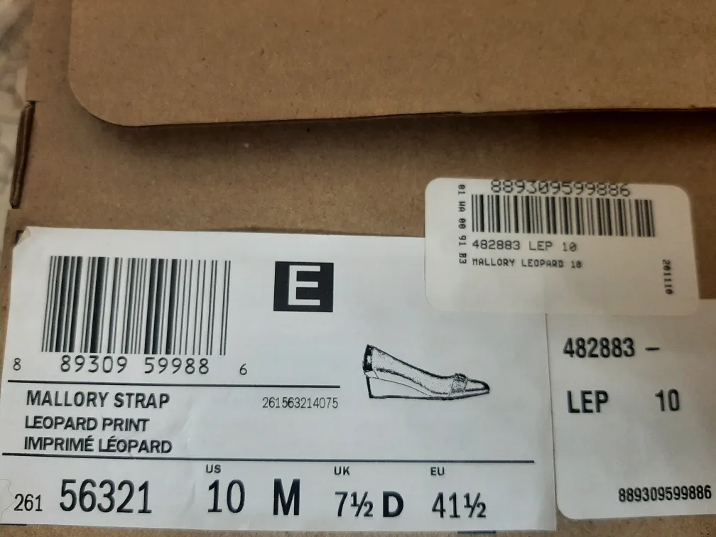 NEW in Box Women's Clarks wedge, leopard print size 10 image indicator(6)