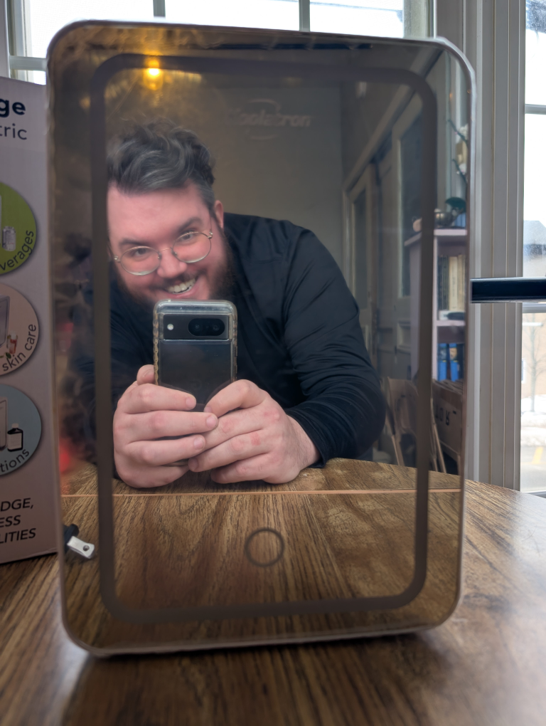 Koolatron Mirrored LED Thermoelectric Cosmetics Fridge - photo 2