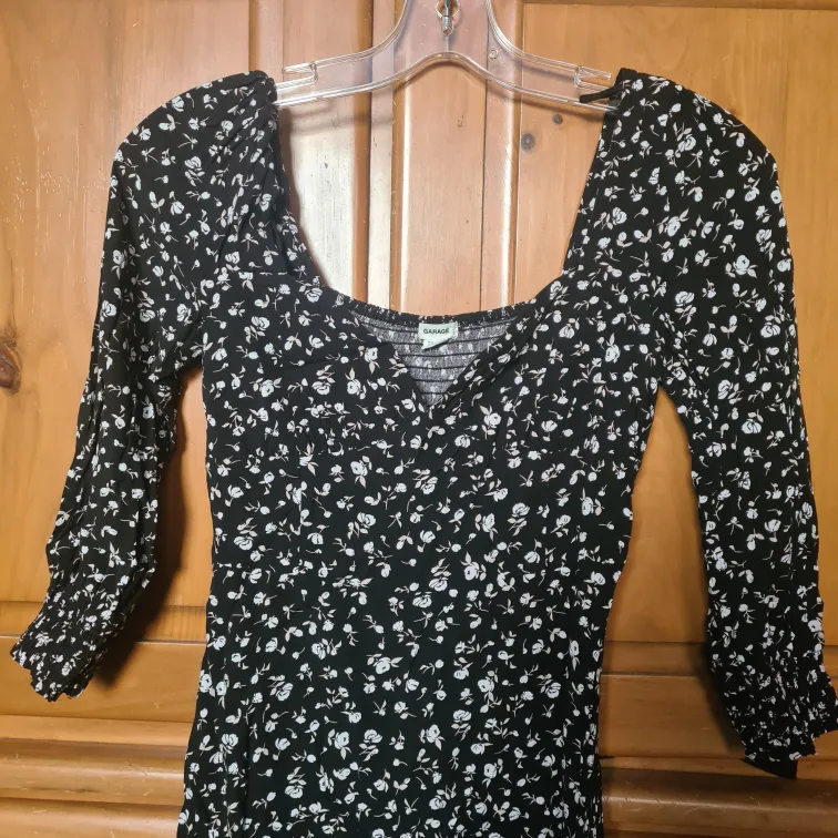 🏈Garage Black Floral Dress - Size XS🏈 image indicator(2)