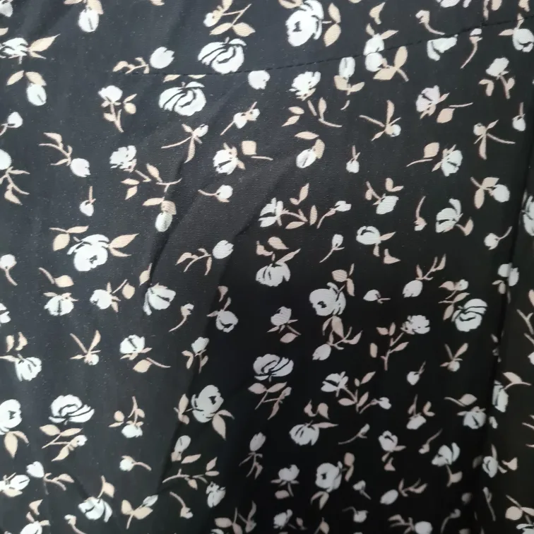 🏈Garage Black Floral Dress - Size XS🏈 image indicator(3)