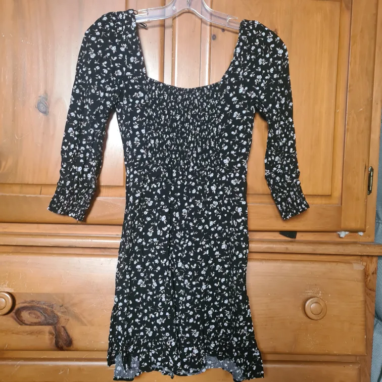 🏈Garage Black Floral Dress - Size XS🏈 image indicator(6)