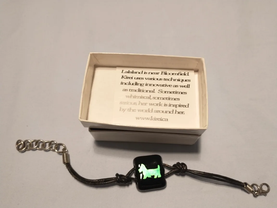 Handmade glass dog bracelet image indicator(2)