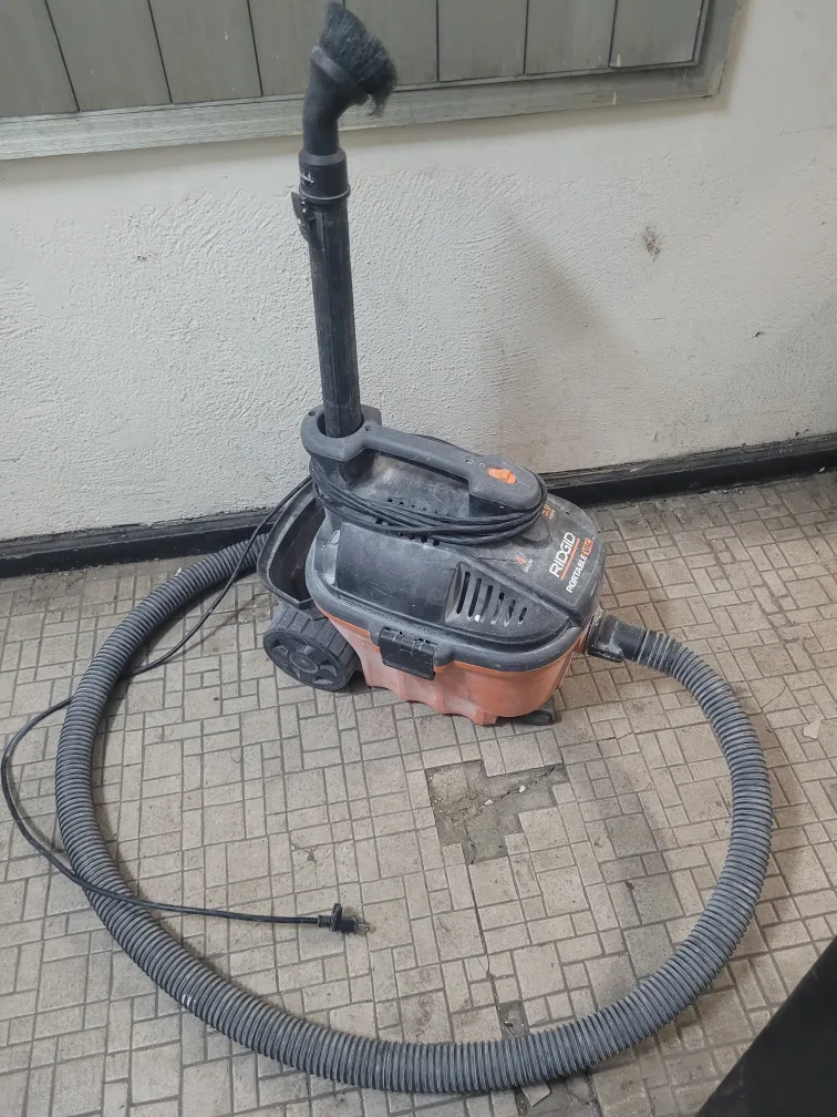 RIDGID 4 Gallon Portable Wet/Dry Vacuum image indicator(2)