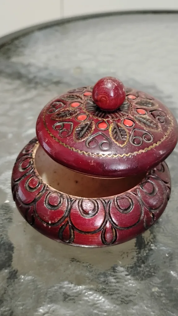 Hand-carved Wooden Box with Lid image indicator(2)