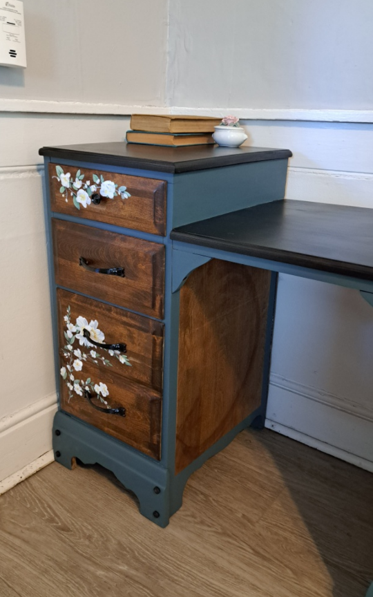 vintage desk/ vanity - photo 3