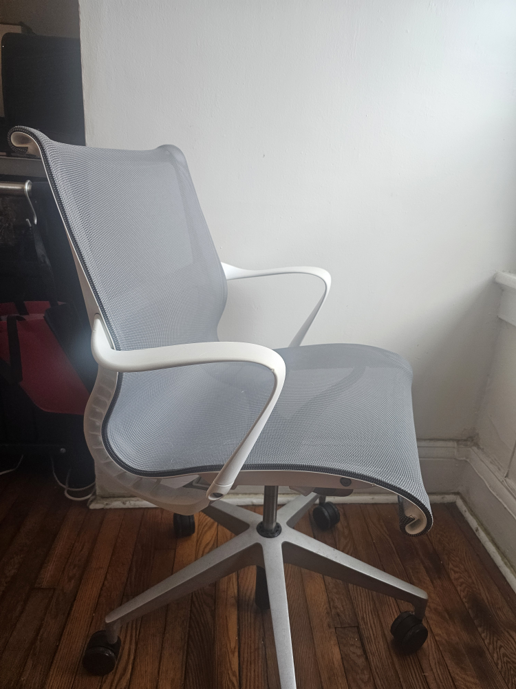 Herman Miller mesh chair - photo 2