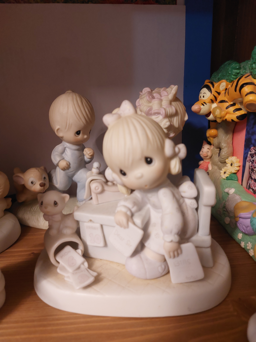 Precious Moments Figurines Collection - photo 2