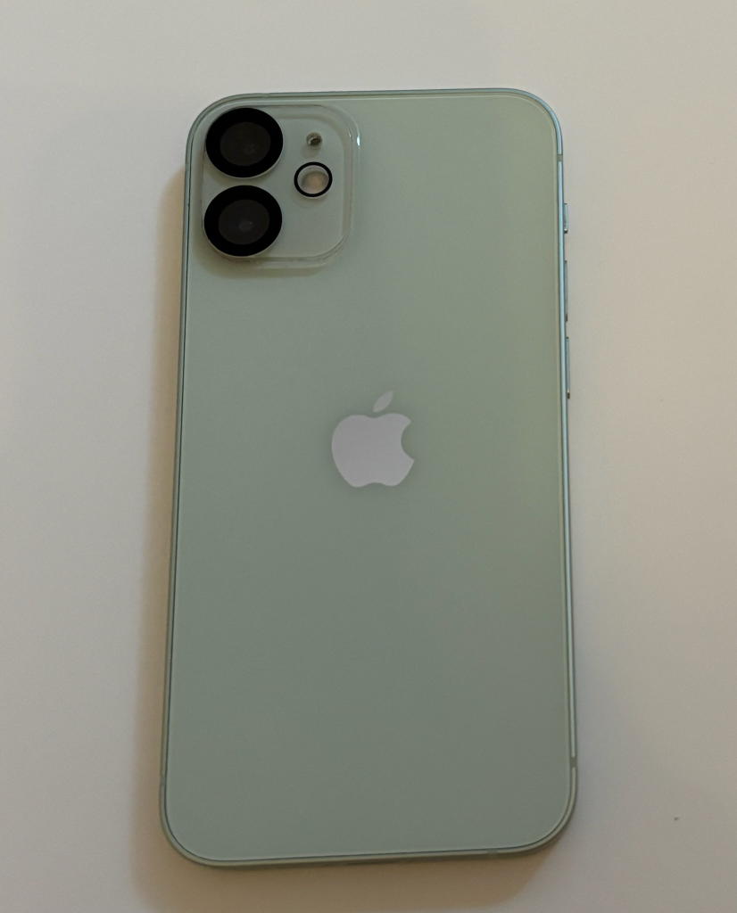 iPhone 12 Green with Case