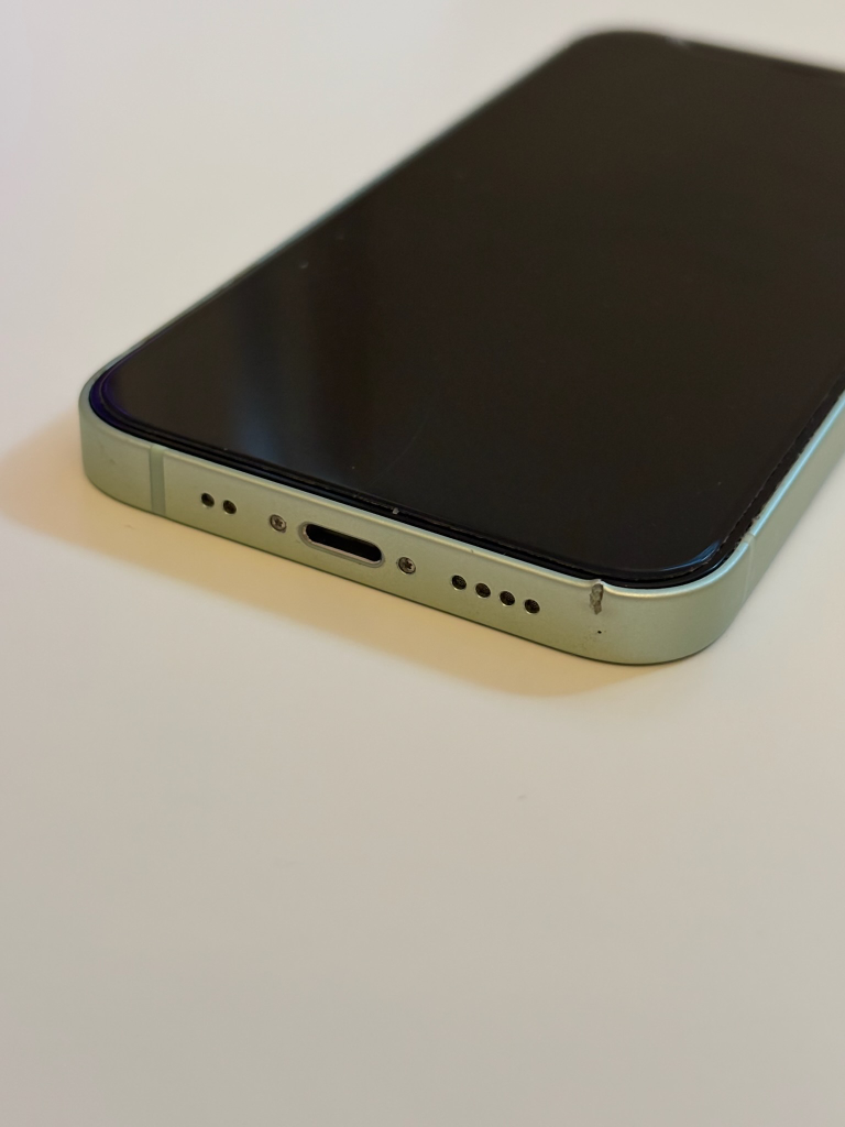iPhone 12 Green with Case - photo 3