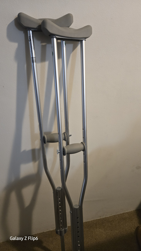 Pair of Hugo Adjustable Crutches - photo 4